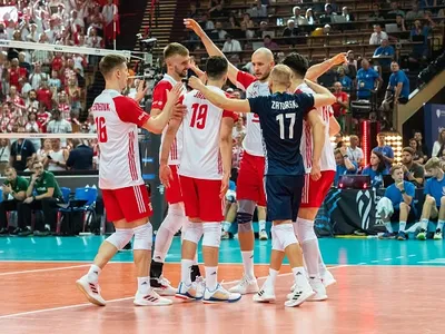 IO Paryż 2024 - siatkówka mężczyzn półfinał: Polska - Stany Zjednoczone (07.08.2024) PL.1080i.HDTV.H264-NoGRP / Komentarz polski