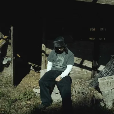 hooligan chase - HERO FATHER VILLAIN SON (2025)